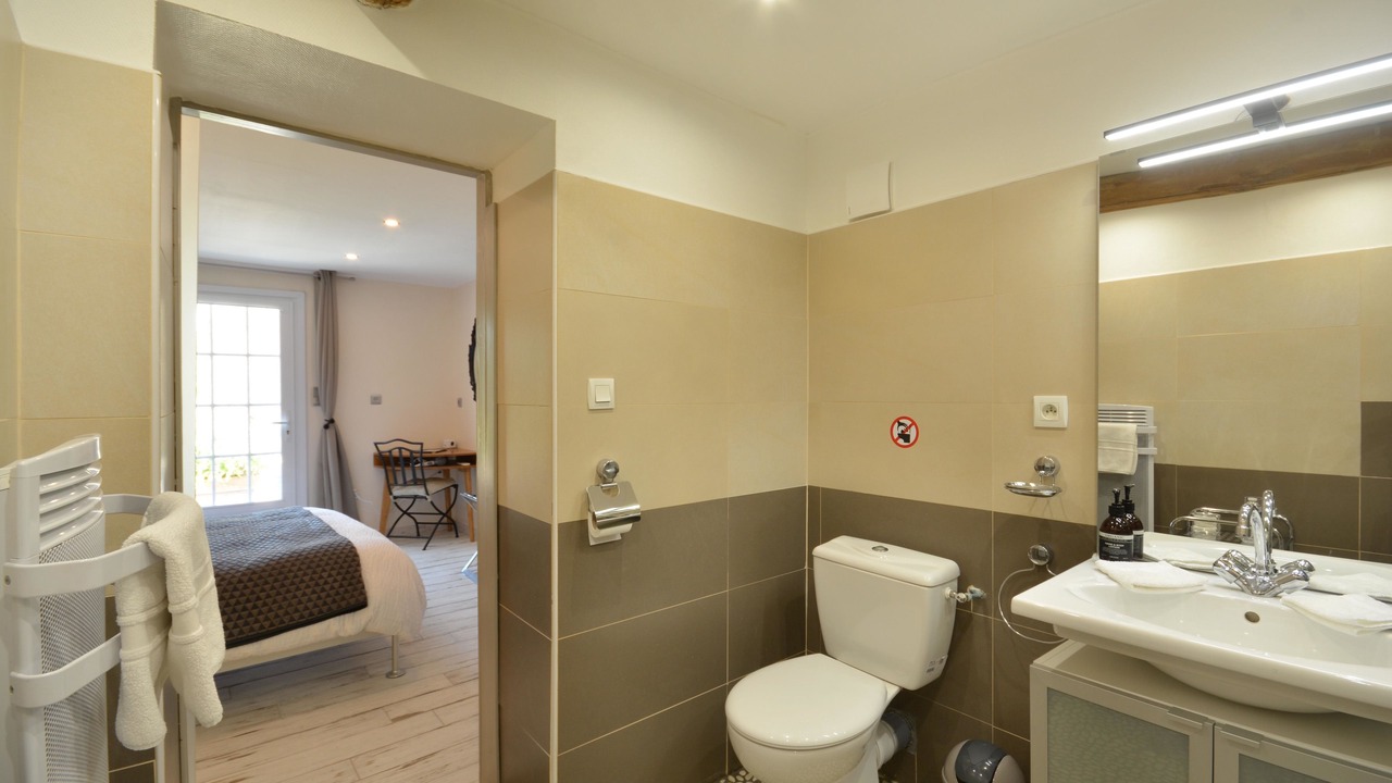 Photo of Bedroom in Orange