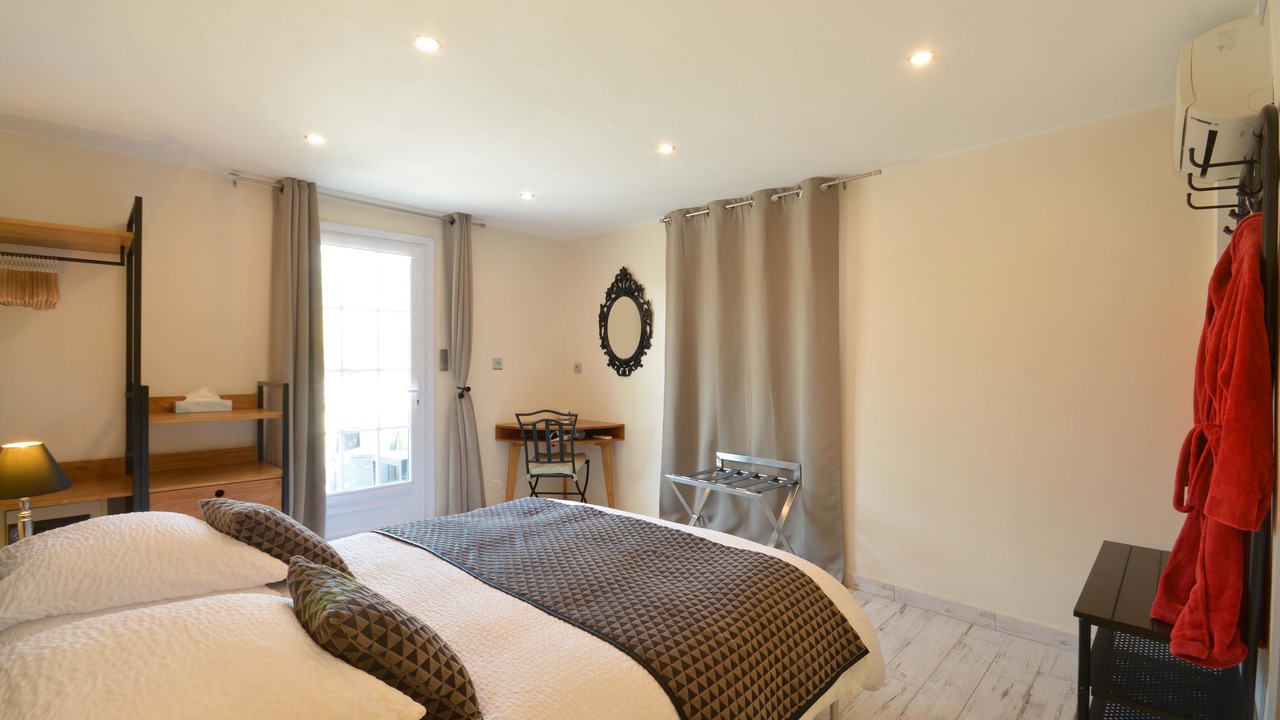Photo of Bedroom in Orange