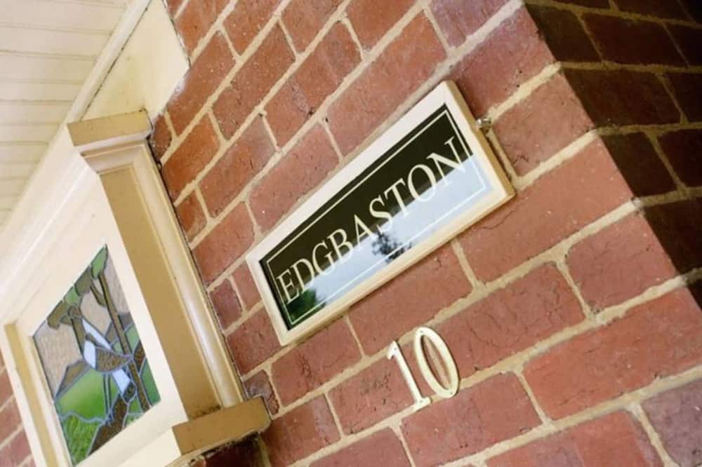 Photo of Others in Rosanna