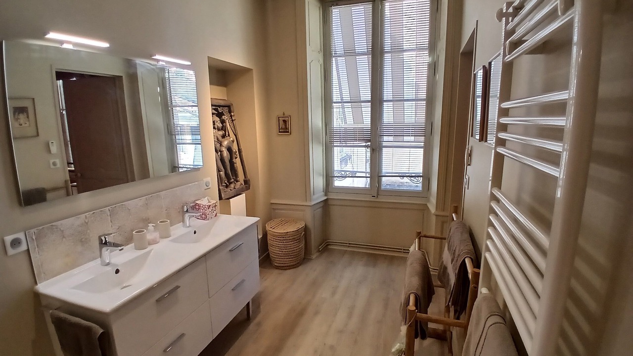 Photo of Bathroom in La Rochelle City Centre