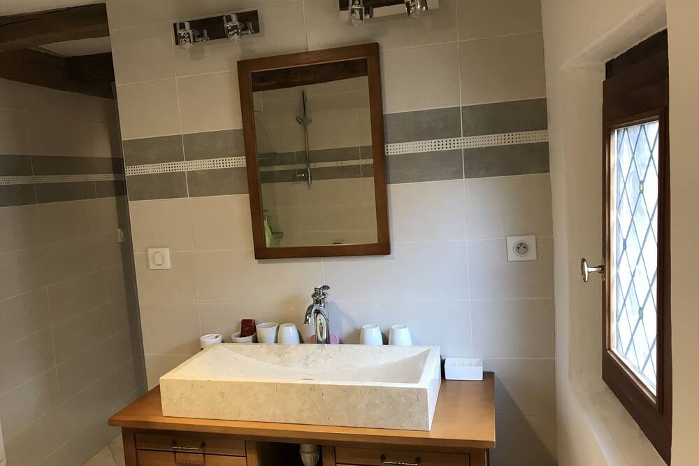 Photo of Bathroom in Previnquieres