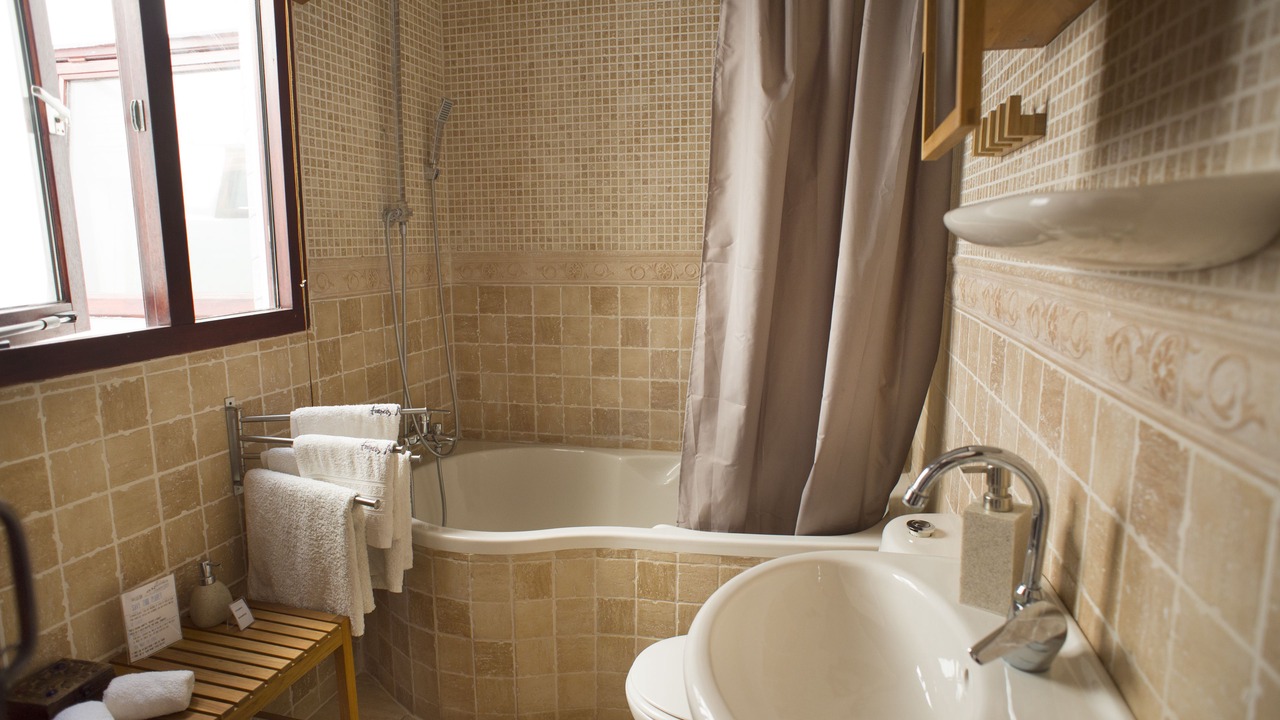 Photo of Bathroom in Peniscola Old Town