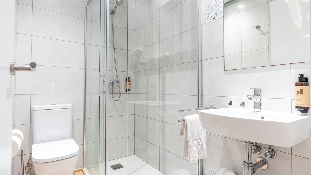 Photo of Bathroom in Sants