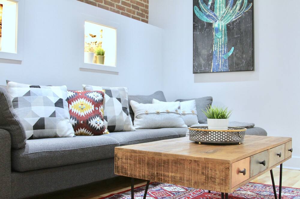 Photo of Livingroom in Latin Quarter