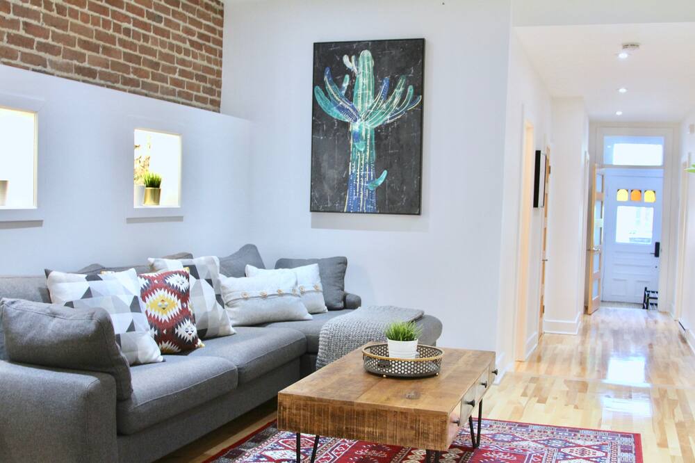 Photo of Livingroom in Latin Quarter