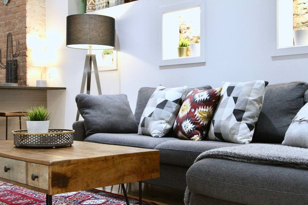 Photo of Livingroom in Latin Quarter