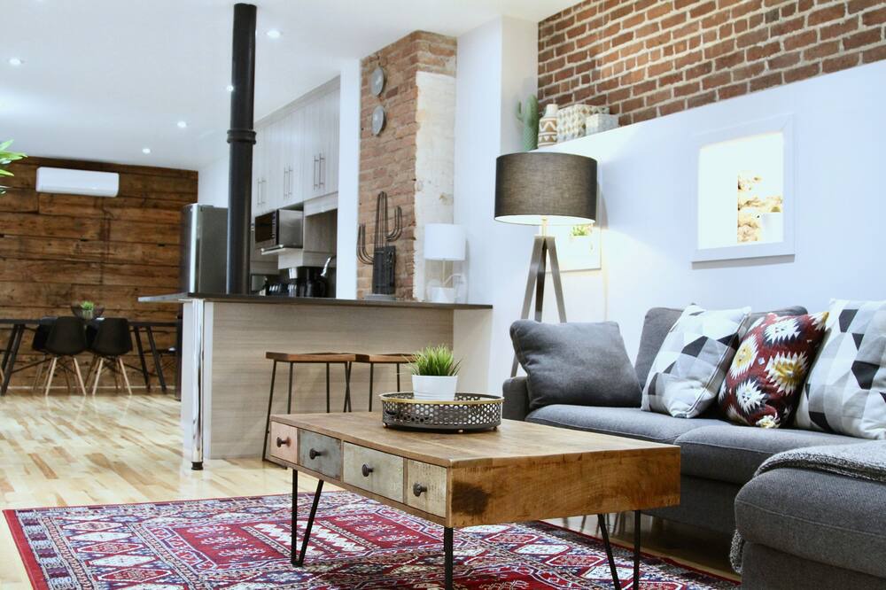 Photo of Livingroom in Latin Quarter