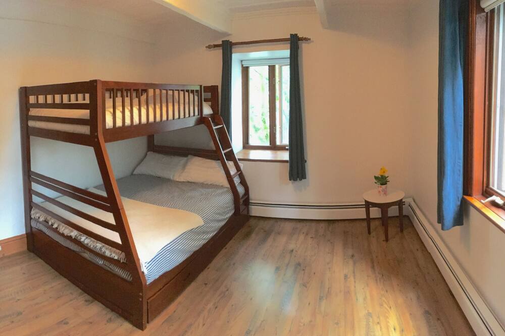 Photo of Bedroom in Laval