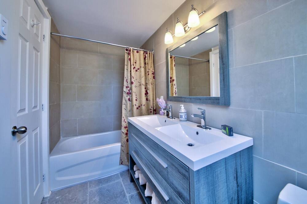 Photo of Bathroom in Dorval