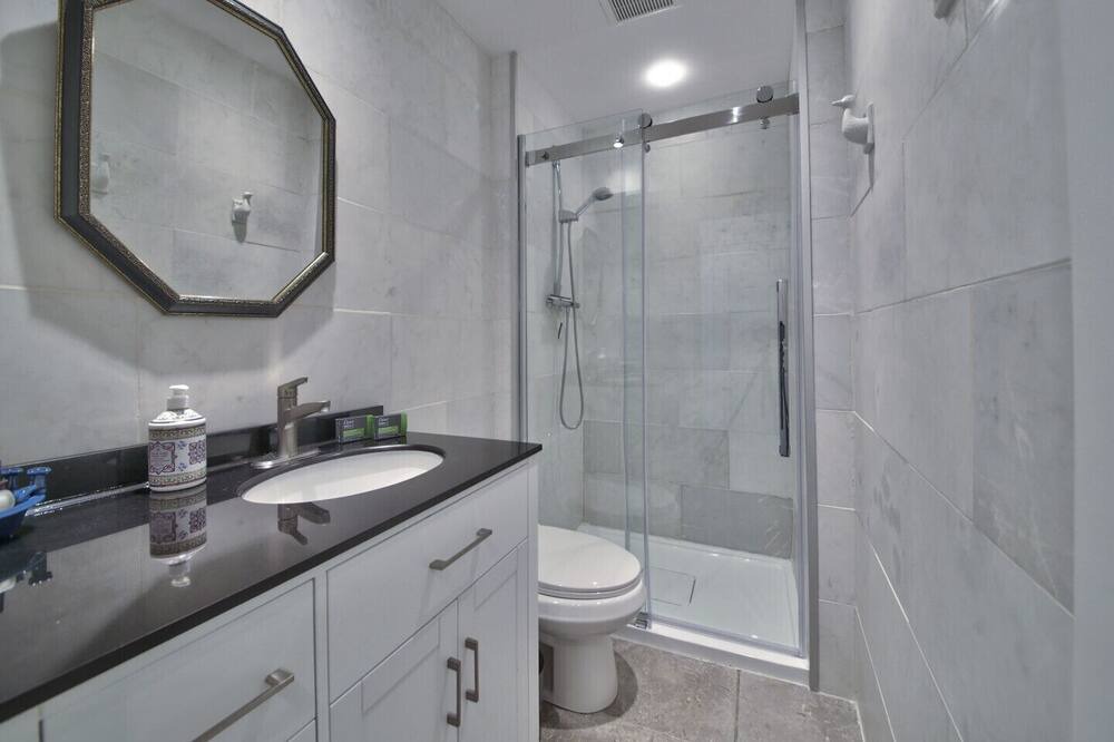 Photo of Bathroom in Dorval