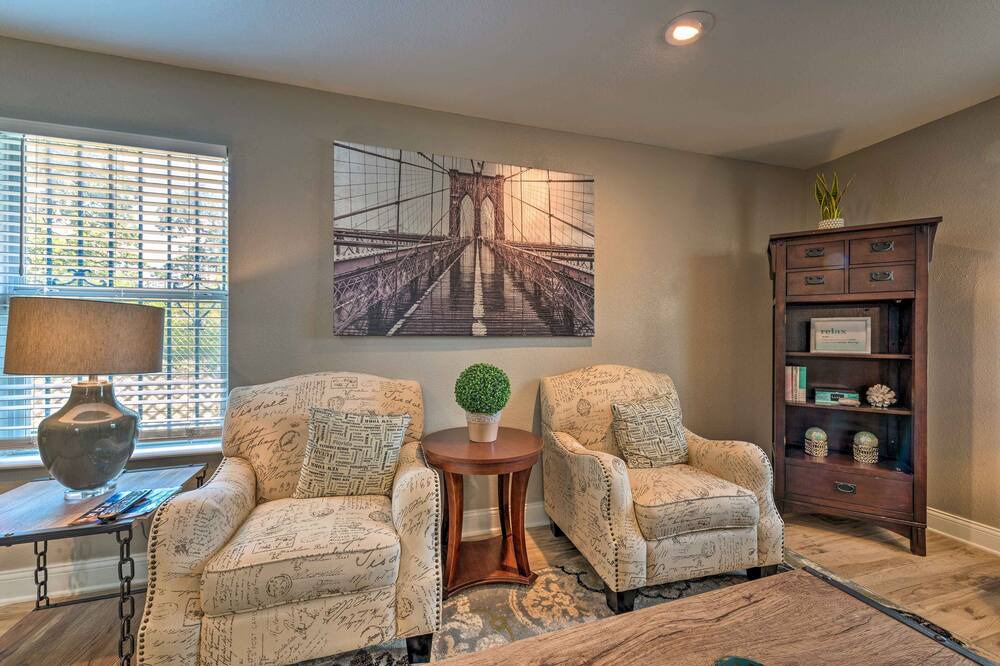 Photo of Livingroom in Old East Dallas