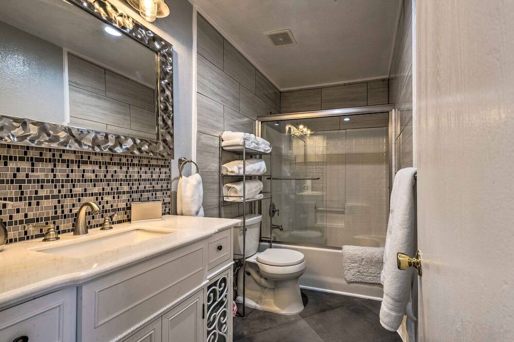 Photo of Bathroom in Old East Dallas