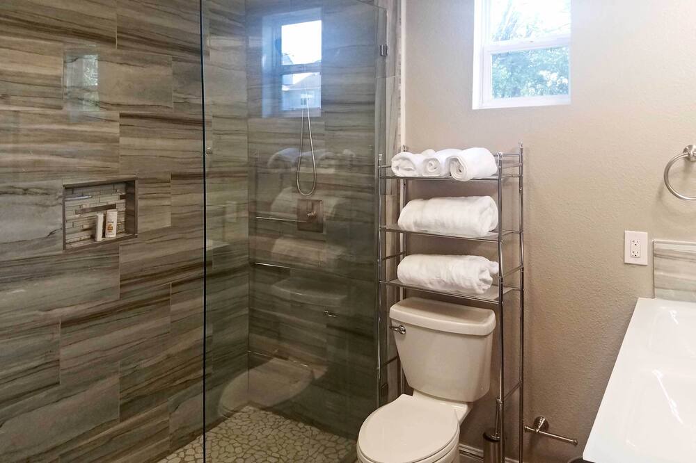 Photo of Bathroom in Old East Dallas