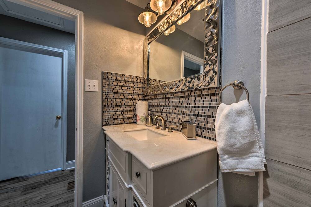 Photo of Bathroom in Old East Dallas