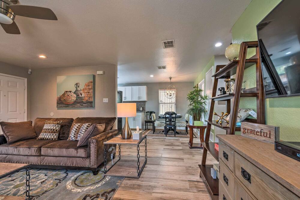 Photo of Livingroom in Old East Dallas