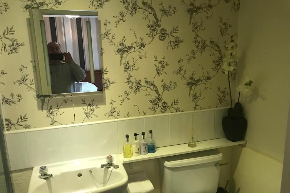 Photo of Bathroom in Melton Mowbray