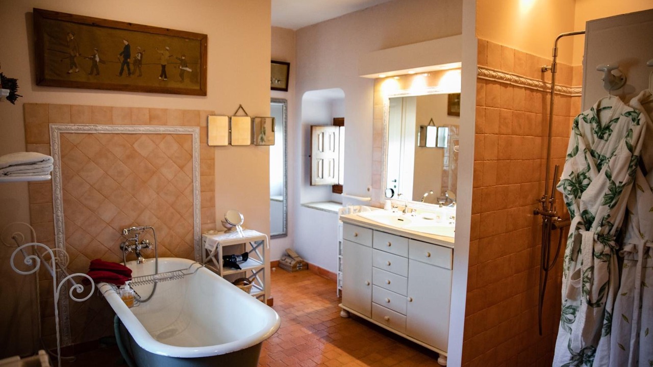 Photo of Others in Louerre