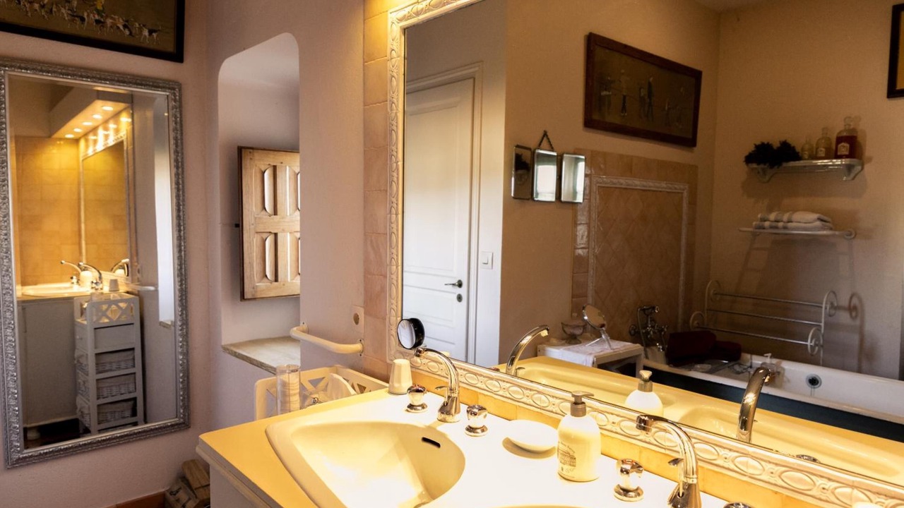 Photo of Others in Louerre