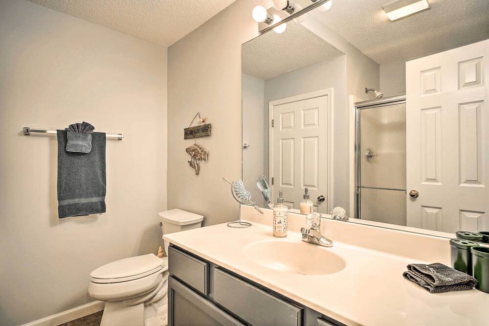 Photo of Bathroom in La Follette
