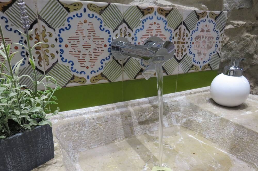 Photo of Bathroom in Llers