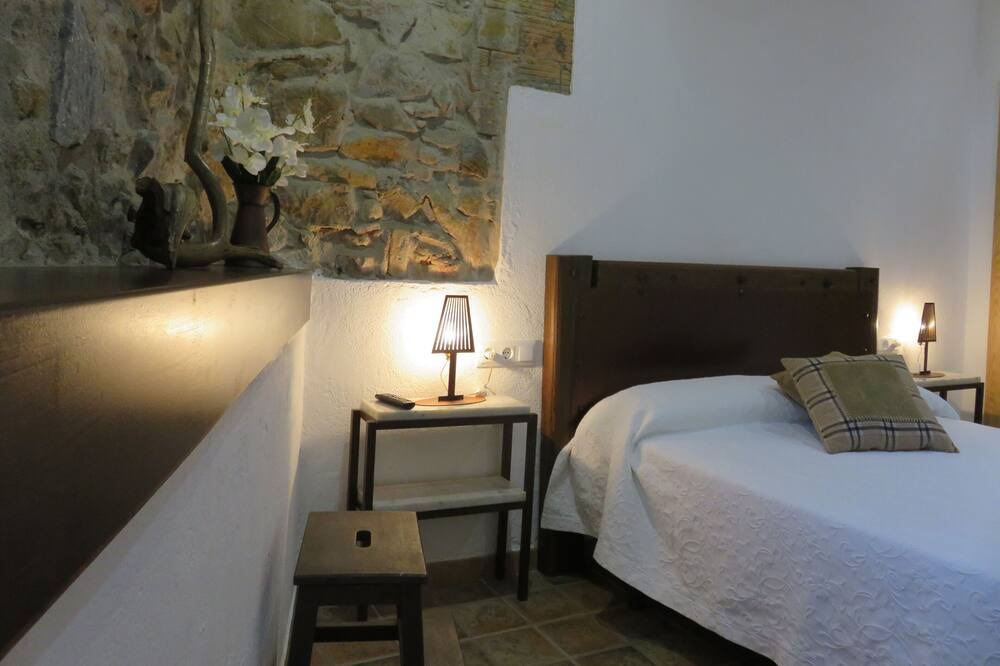 Photo of Bedroom in Llers