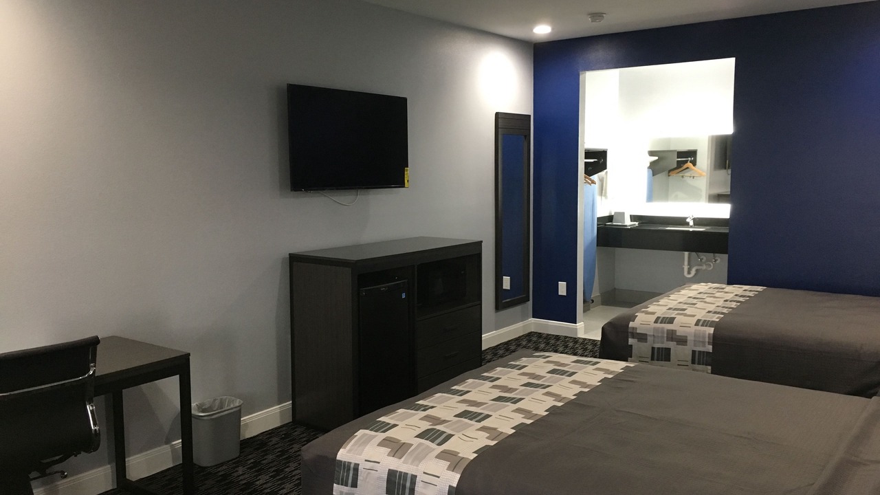 Photo of Bedroom in US 290