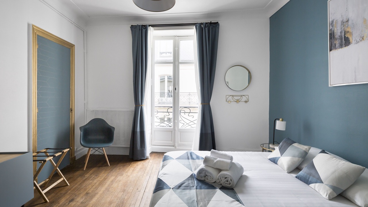 Photo of Bedroom in Graslin - Commerce