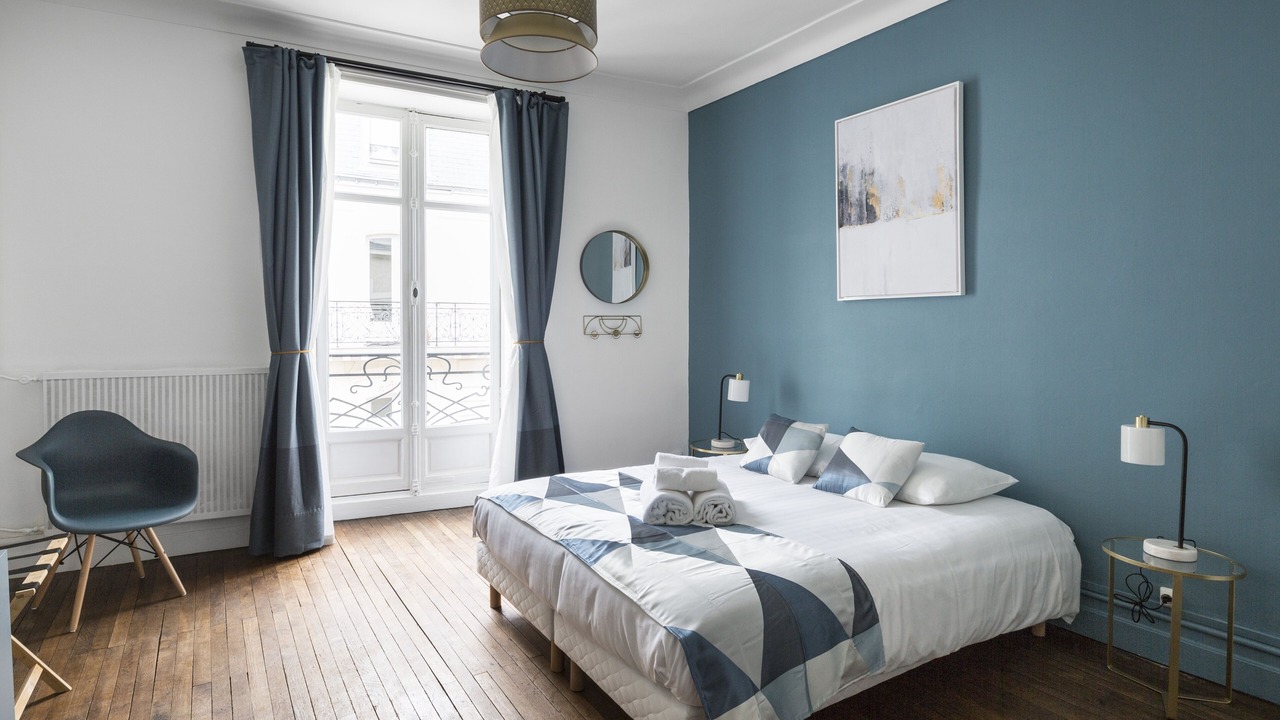 Photo of Bedroom in Graslin - Commerce