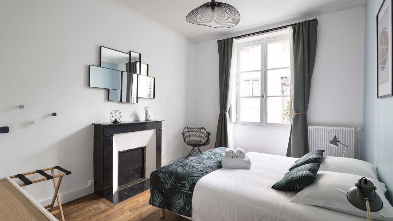 Photo of Bedroom in Graslin - Commerce
