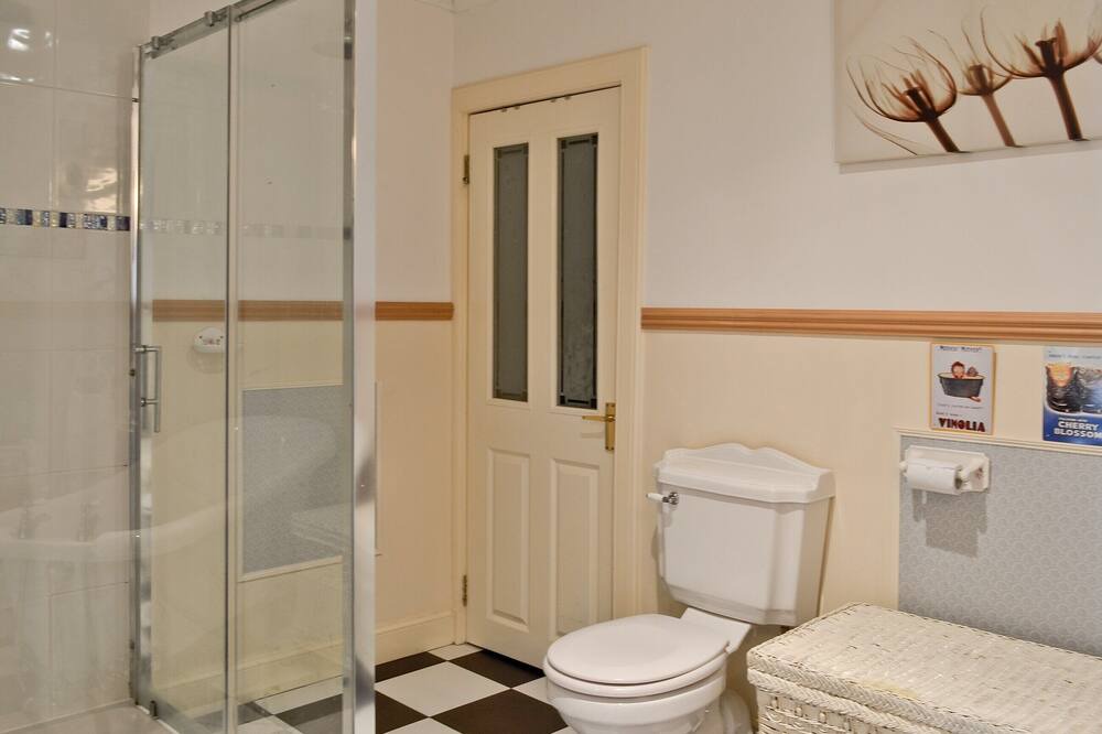 Photo of Bathroom in Kilmun