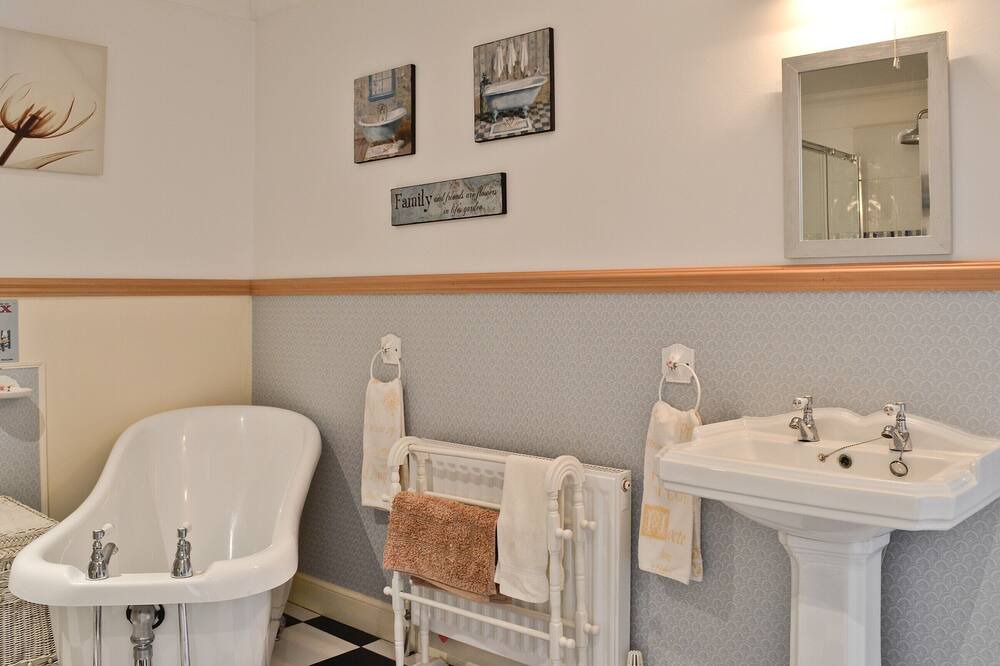 Photo of Bathroom in Kilmun