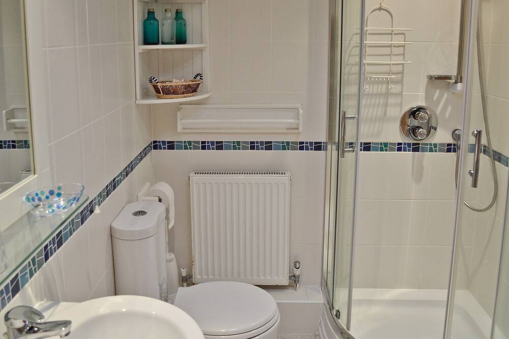 Photo of Bathroom in Portreath