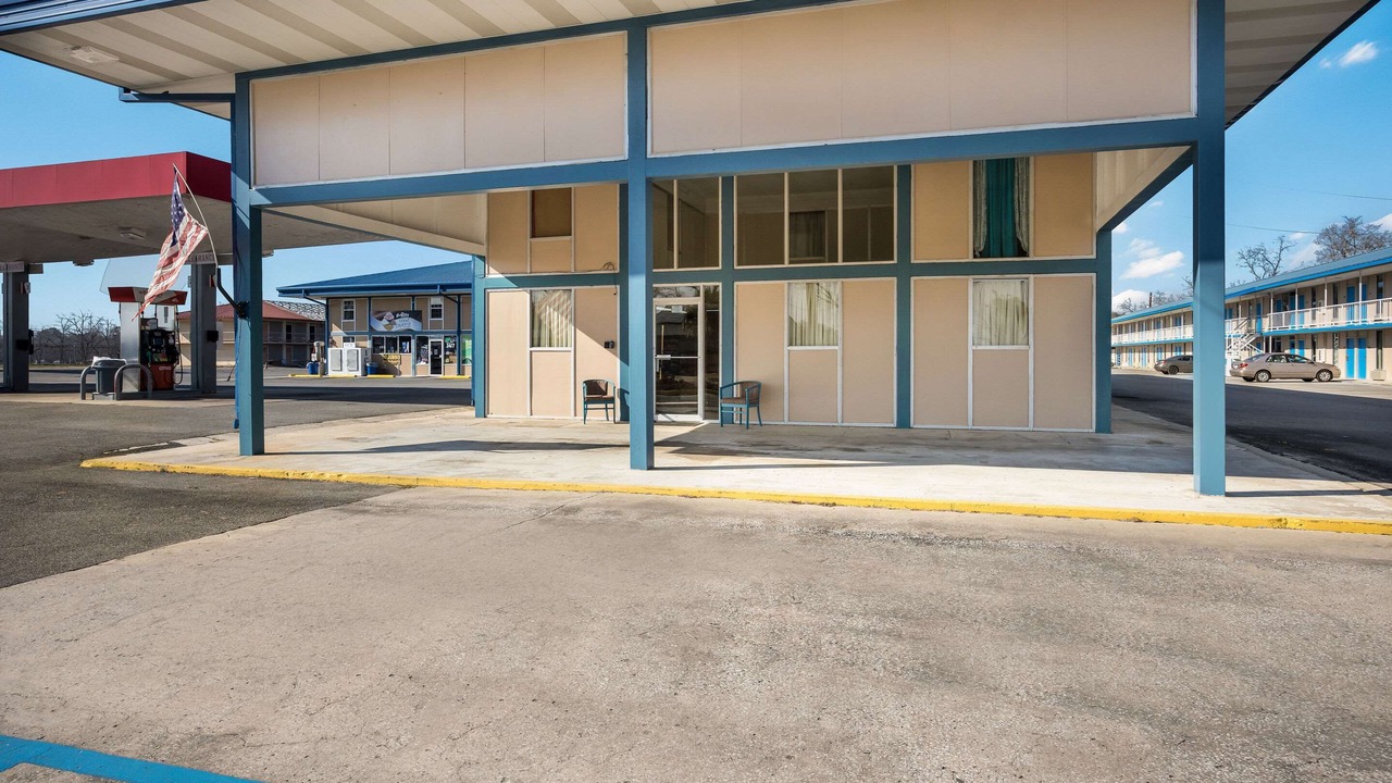 Photo of Outdoor in Adel