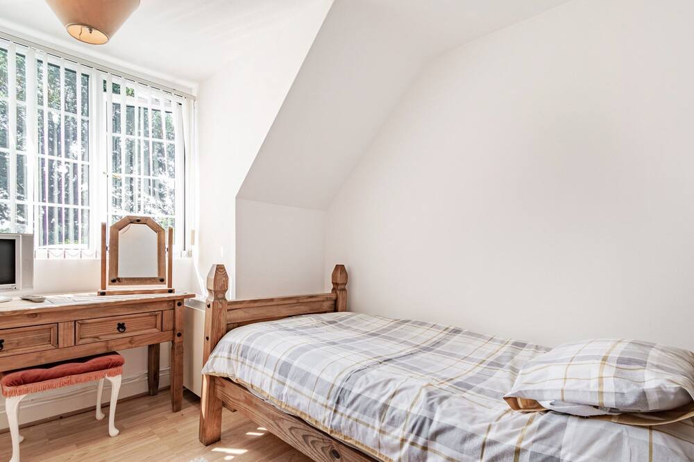 Photo of Bedroom in Postwick with Witton