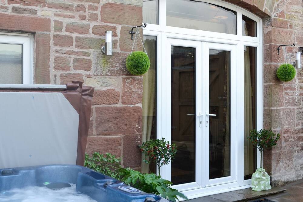 Photo of Outdoor in Wing