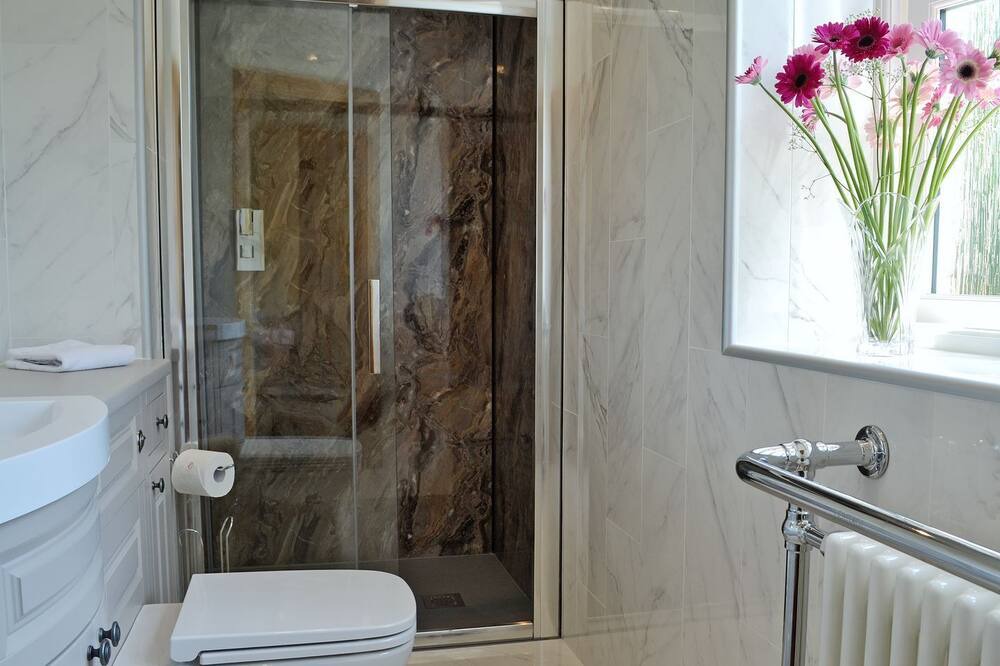 Photo of Bathroom in Wing