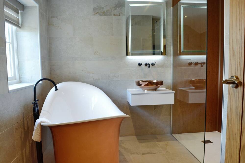 Photo of Bathroom in Wing