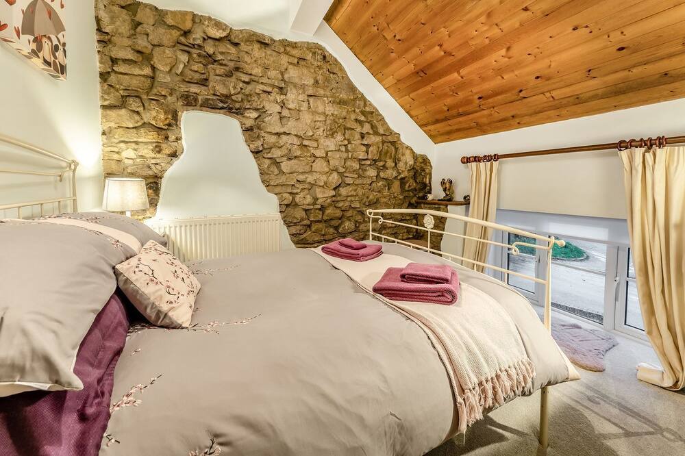 Photo of Bedroom in Llanarthney