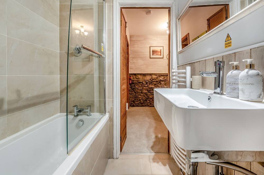 Photo of Bathroom in Llanarthney