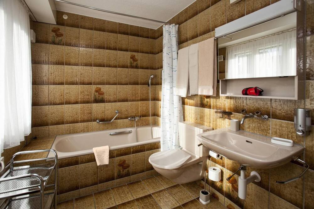 Photo of Bathroom in Daellikon