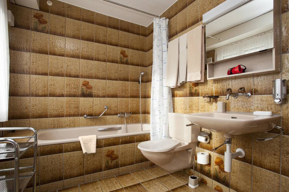 Photo of Bathroom in Daellikon