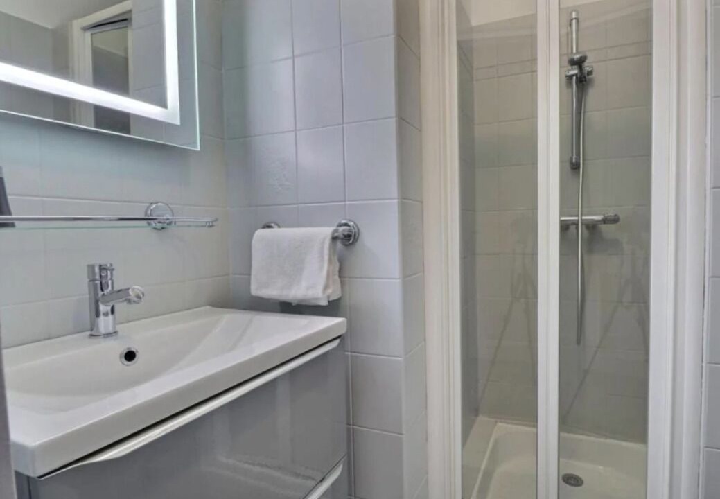 Photo of Bathroom in Mont-Dol