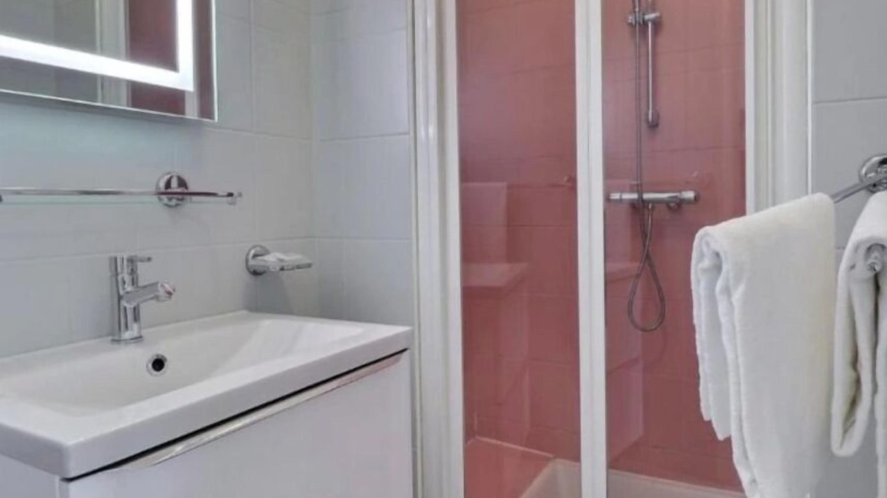 Photo of Bathroom in Mont-Dol