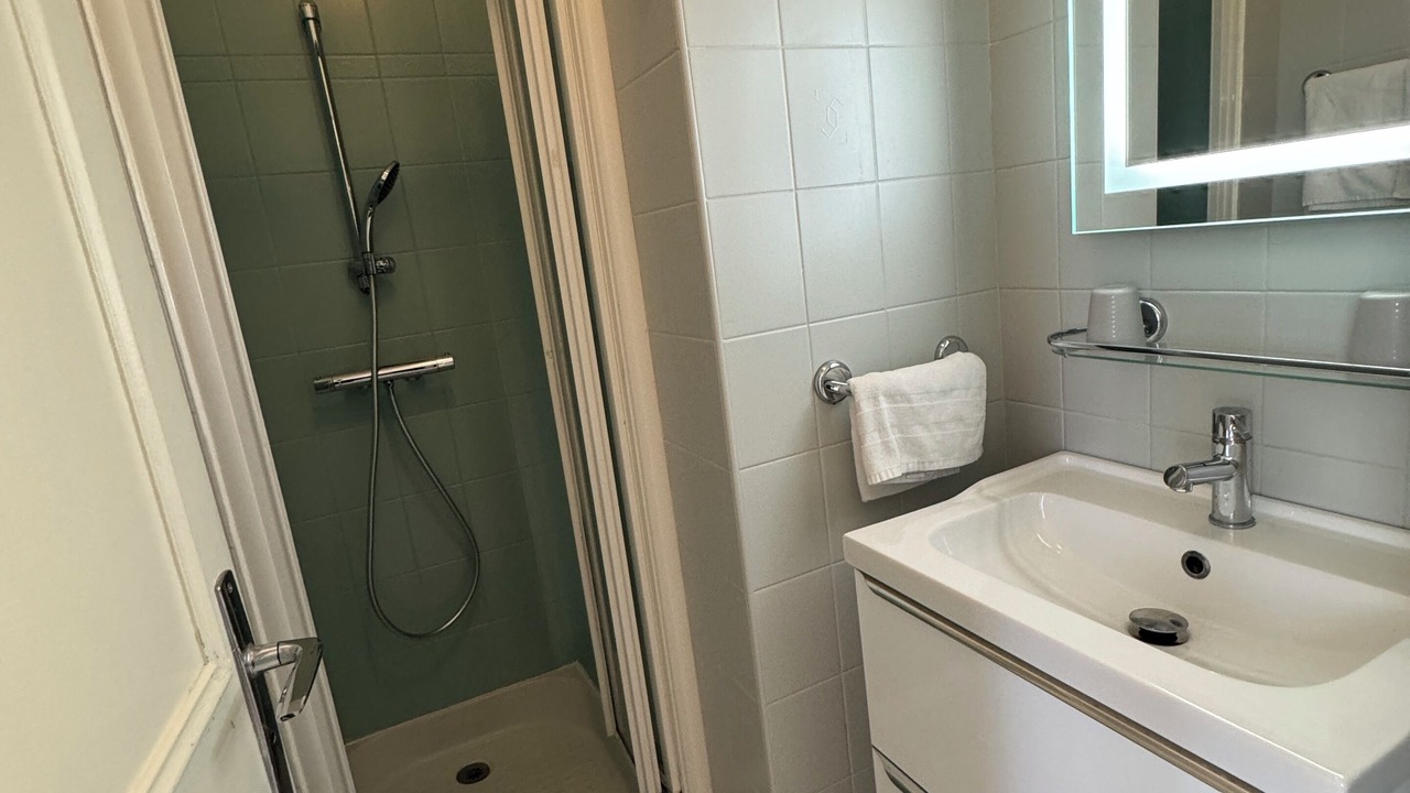Photo of Bathroom in Mont-Dol