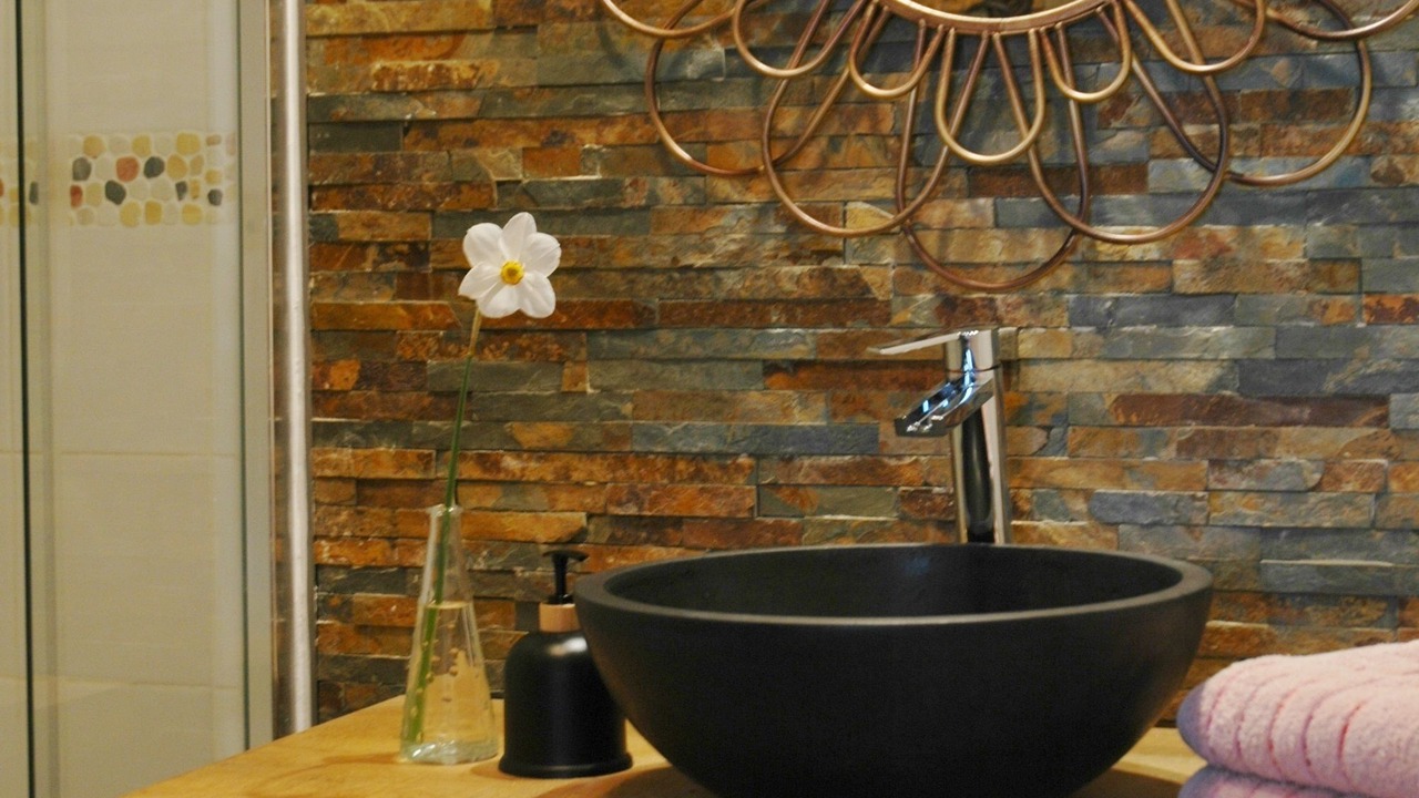 Photo of Bathroom in Plonevez-Porzay