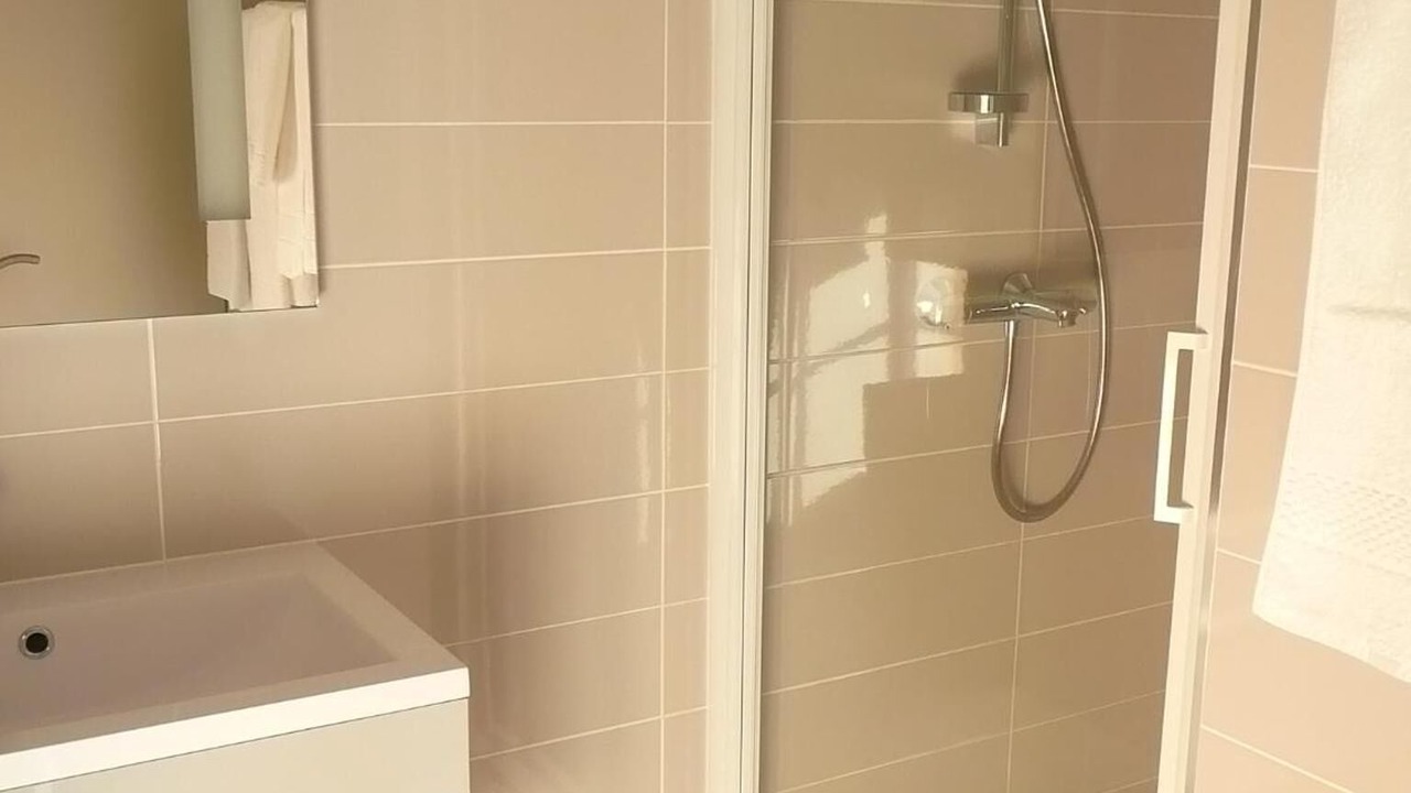 Photo of Others in Cheville