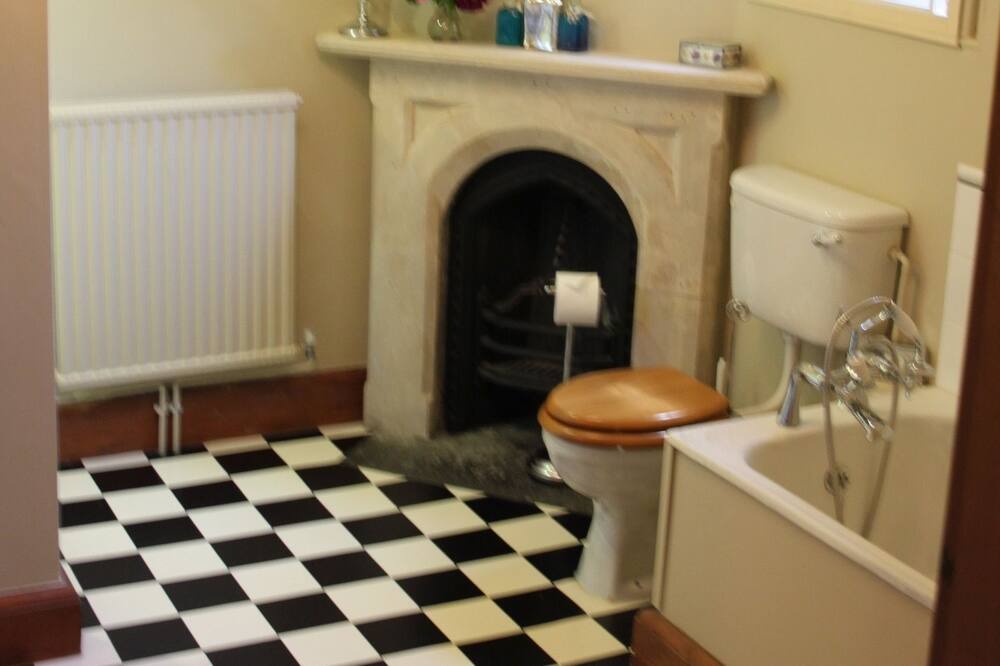 Photo of Bathroom in Lullington