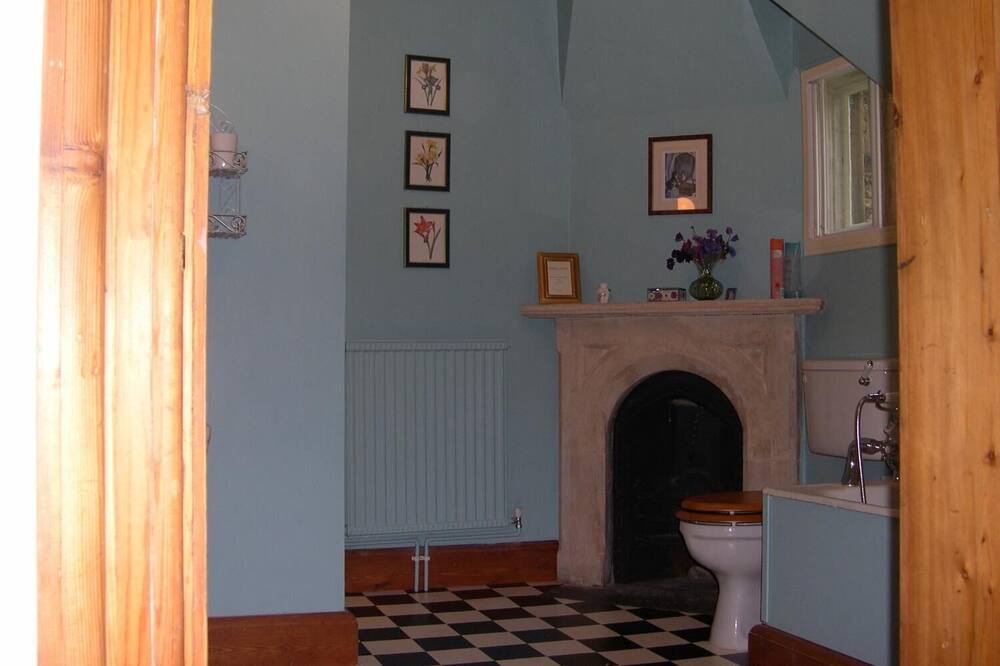 Photo of Bathroom in Lullington