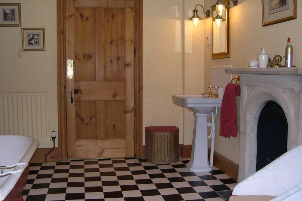 Photo of Bathroom in Lullington