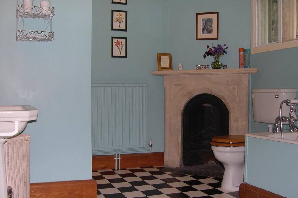 Photo of Bathroom in Lullington